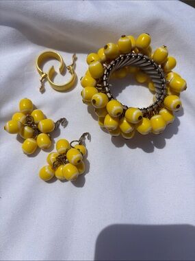 Yellow Beaded Bracelet & Clip-on Earring Set - Women's Fashion Jewelry